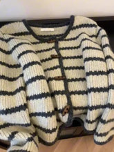 European Goods Retro Striped Knitted Outerwear Women Autumn and Winter Idle Sle Horn Buckle V-neck Loose Crop Sweater Cardigan voguable