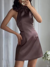 Voguable Sexy Hollow Halter Feather Spliced Mini Dress Elegant Sleeveless Backless High Waist Banquet Dress Temperament Satin Slim Dress voguable