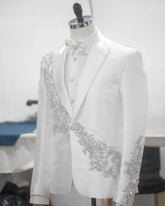 Voguable Luxury Men's Suits Tailored Beaded Appliques Crystals 2 Pieces Blazer with White Pants Peaked Lapel Formal Wedding Tuxedo voguable