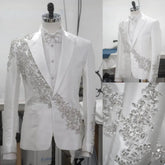 Voguable Luxury Men's Suits Tailored Beaded Appliques Crystals 2 Pieces Blazer with White Pants Peaked Lapel Formal Wedding Tuxedo voguable