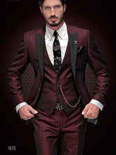 Voguable 2022 New Arrival Peak Black Lapel Groom Tuxedos Burgundy Men Suits Wedding 3 Pieces(Jacket+Pant+Vest+Tie)traje de novio par voguable