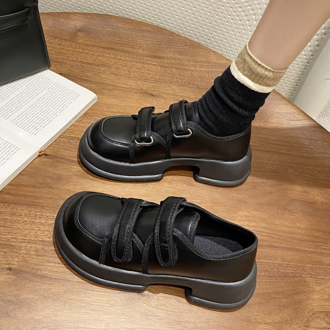 Casual Woman Shoe Round Toe Female Footwear Oxfords Autumn Loafers With Fur British Style Clogs Platform All-Match Black Flats D voguable