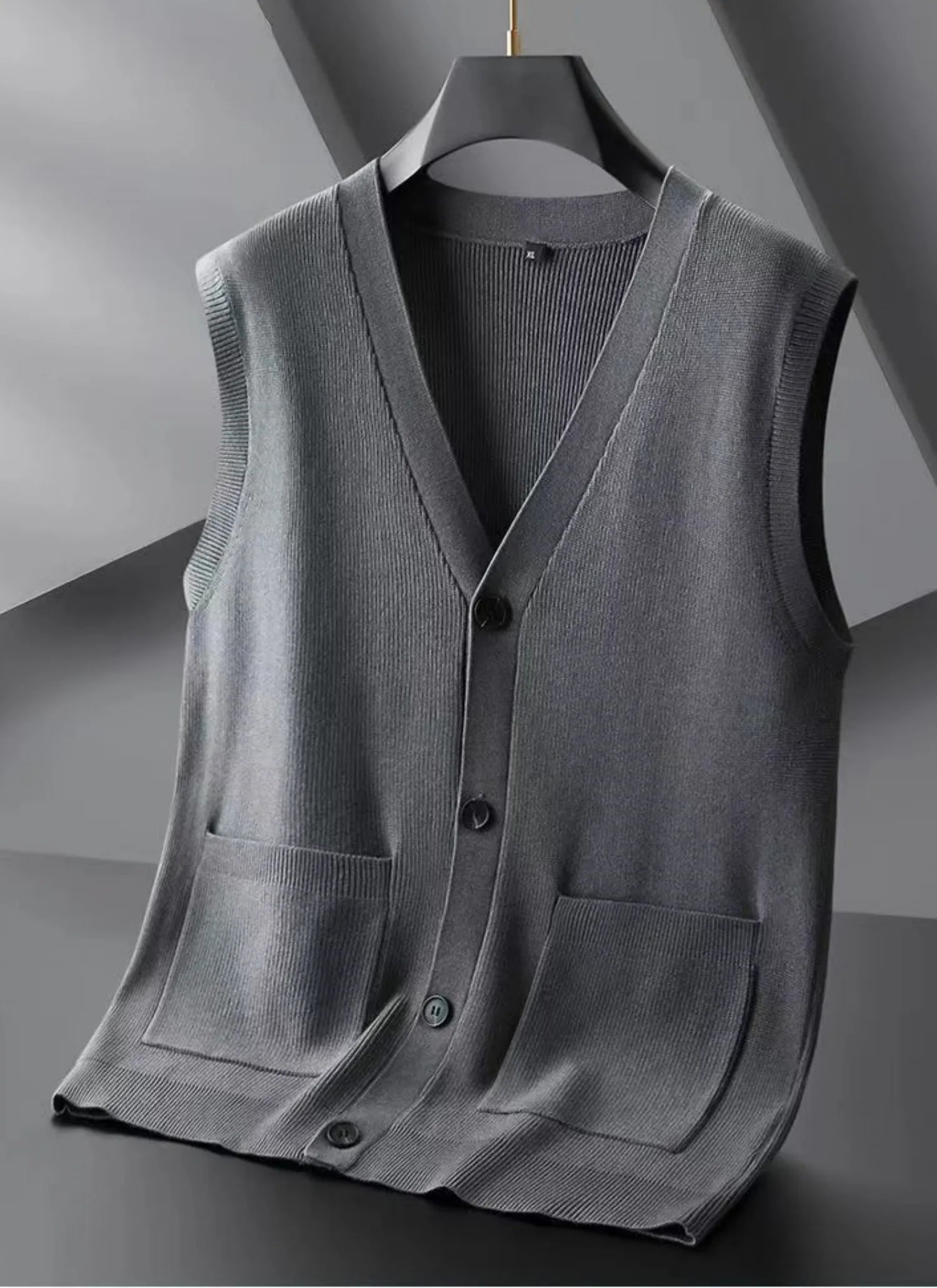 Large knitted sweater, men's new cardigan vest, autumn and winter large loose fat sweater. voguable