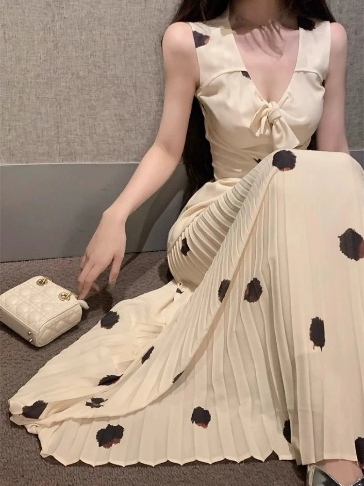 Voguable Pure Sexy Hot Girl Suit for Women's Summer Sexy V-neck Polka Dot Vest Chiffon Pleated Skirt Two-piece Set Fashion Female Clothes voguable