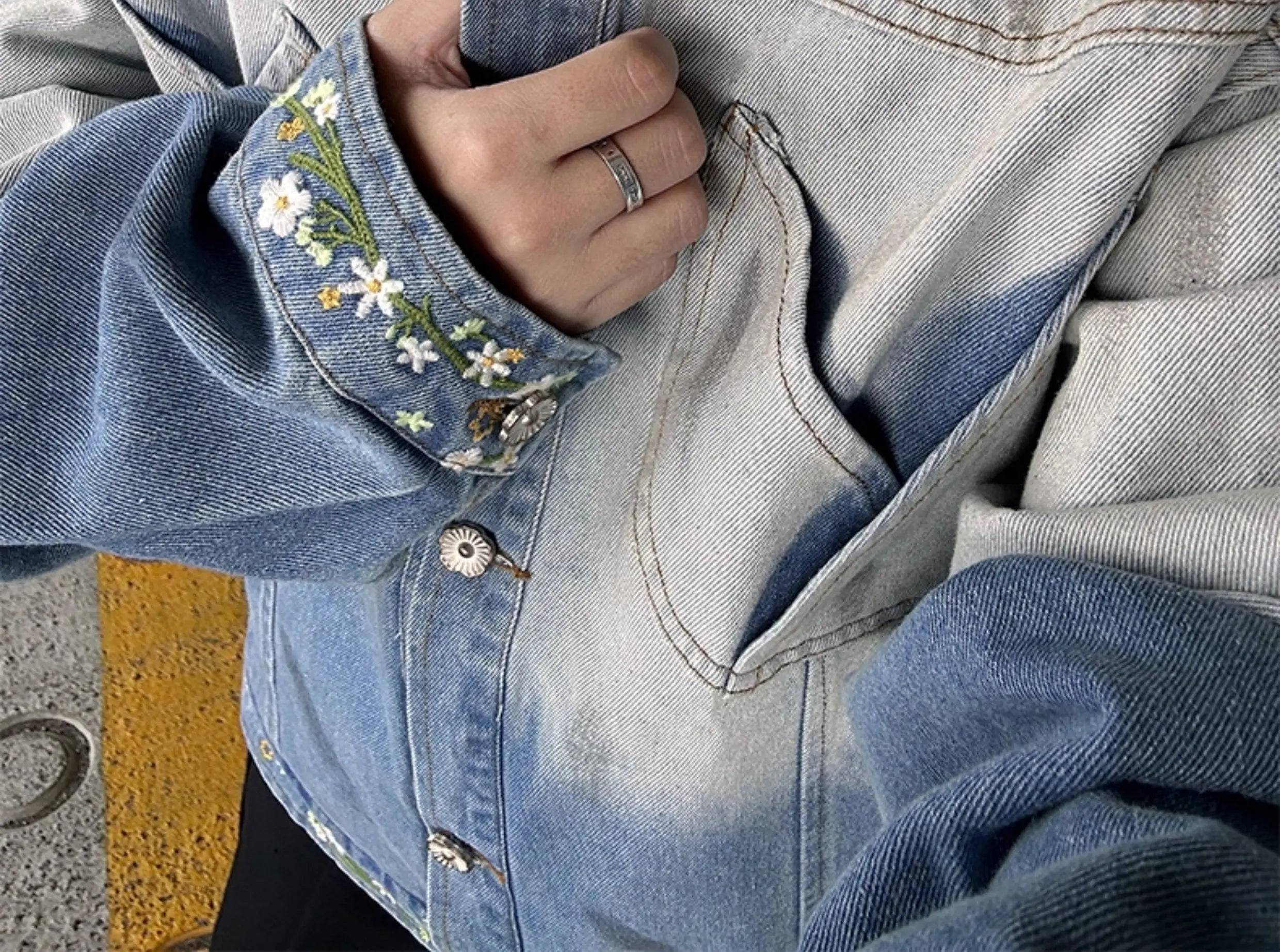 American Gradient Floral Embroidered Denim Jackets Men Women Korean Version Heavy Loose Tops Trendy Design Jackets Aesthetic voguable