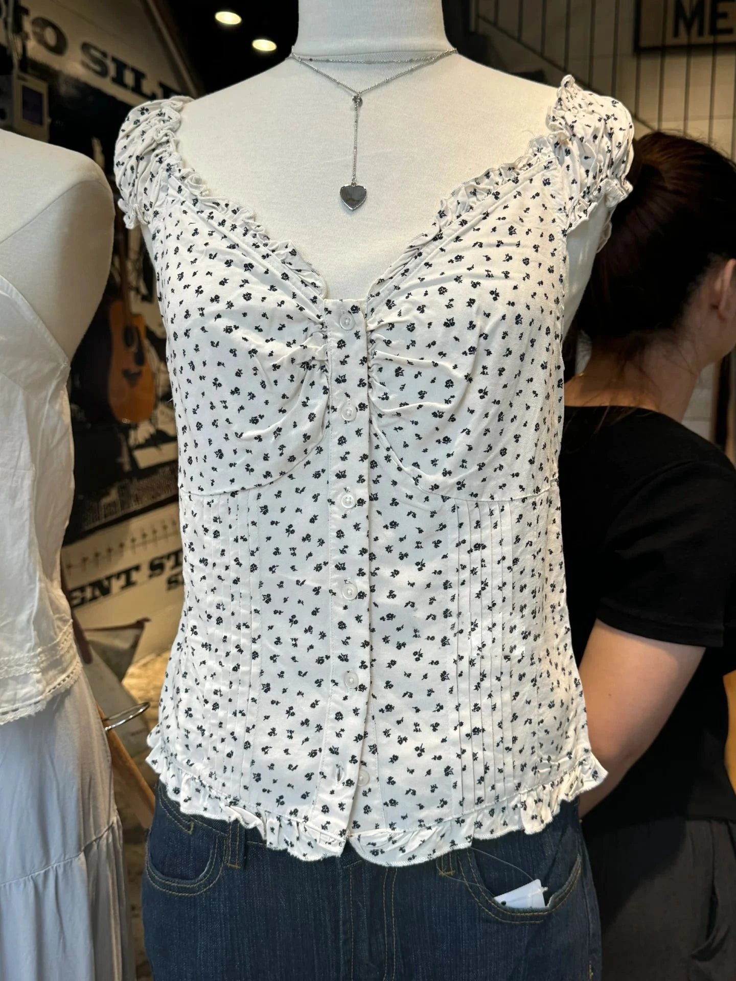 Ruffles White Basic Blouse Top for Woman Summer Folds Single Breasted Sleeveless Tank Tops Casual Cotton Vest Y2k Sweet Camisole voguable