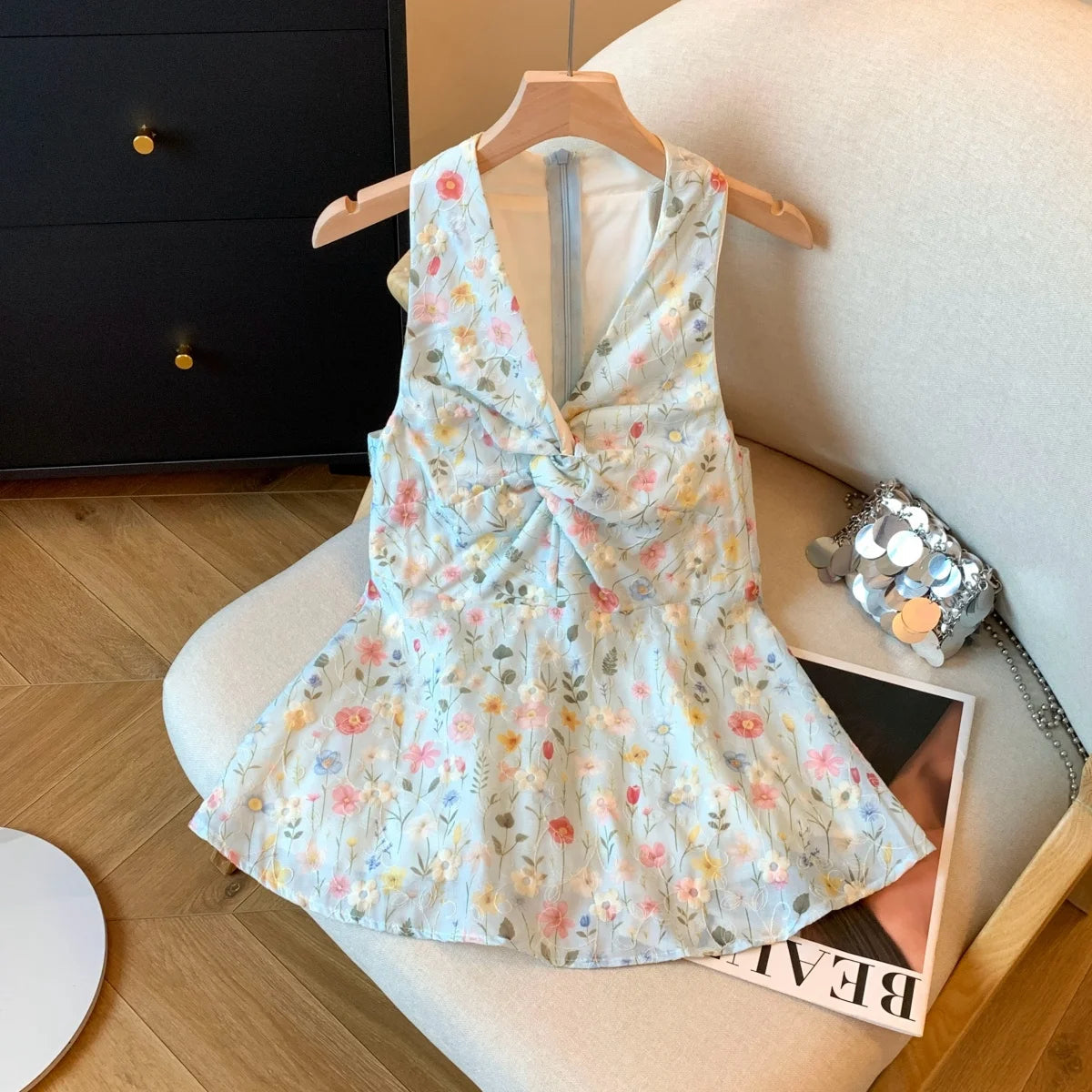 Voguable  Sweet And Spicy Floral V-Neck Hanging Neck Vest Women Summer Vacation Knot Sleeveless Shirt Belly Cover Skirt Upper Body voguable
