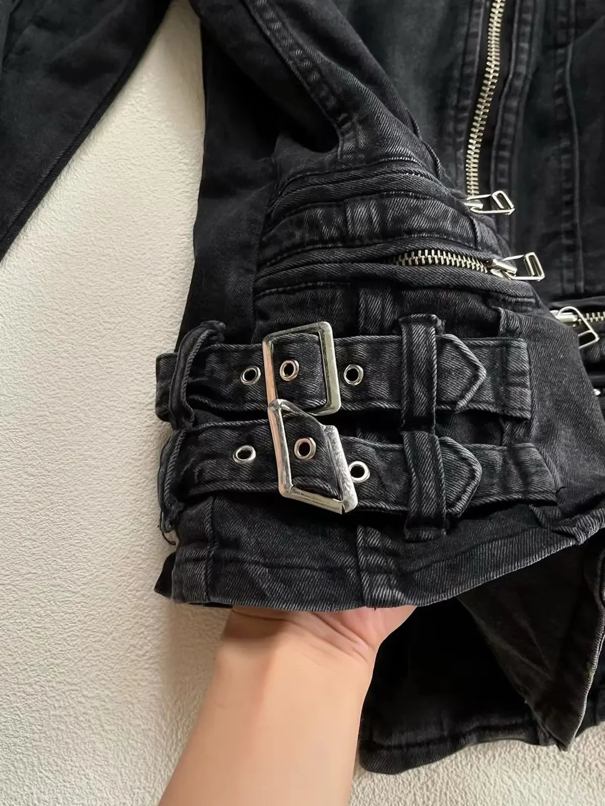 Voguable  Autumn Korean Vintage Black Slim Fit Spicy Girl Short Jacket with Gothic Metal Buckle Waist Closure Niche Design Versatile Top voguable