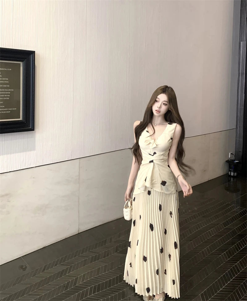 Voguable Pure Sexy Hot Girl Suit for Women's Summer Sexy V-neck Polka Dot Vest Chiffon Pleated Skirt Two-piece Set Fashion Female Clothes voguable