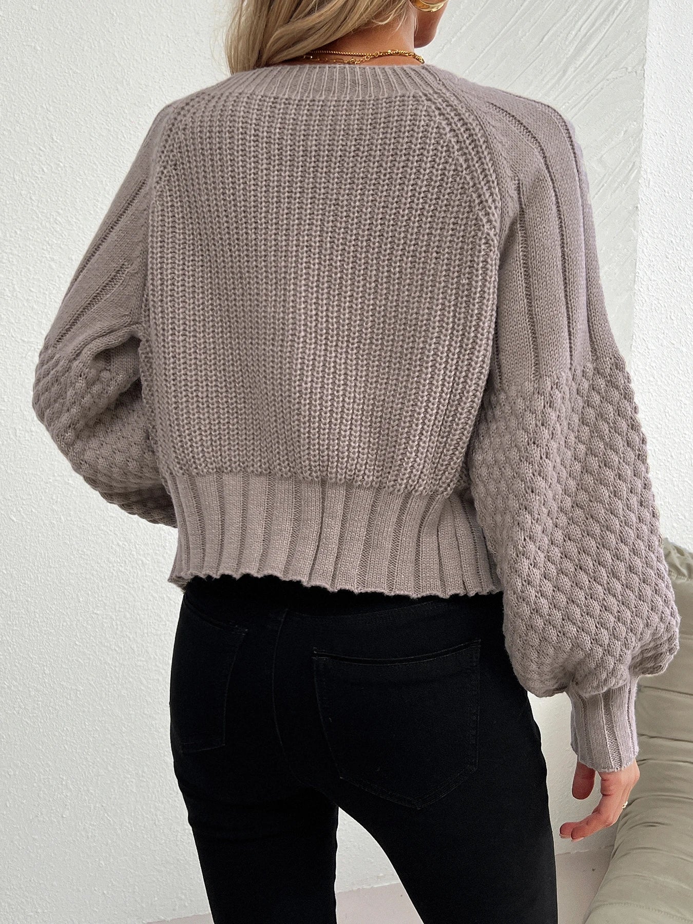Knitted cardigan with raglan sleeve texture voguable