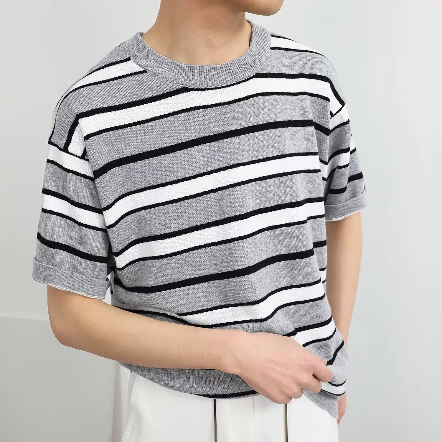 Voguable  Retro American Casual Short-sleeved T-shirt for Men Round Neck Short-sleeved T-shirt Base Shirt for Summer New Stripes for Men voguable