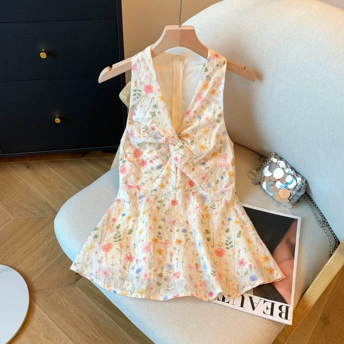 Voguable  Sweet And Spicy Floral V-Neck Hanging Neck Vest Women Summer Vacation Knot Sleeveless Shirt Belly Cover Skirt Upper Body voguable