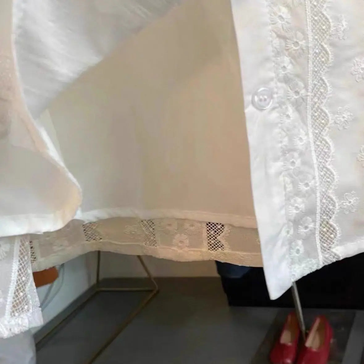 Woman O-Neck Sleeveless Tops Lace Patchwork Embroidery White Button Cardigan Elegant Casual Commuting with Lining Solid T-Shirts voguable