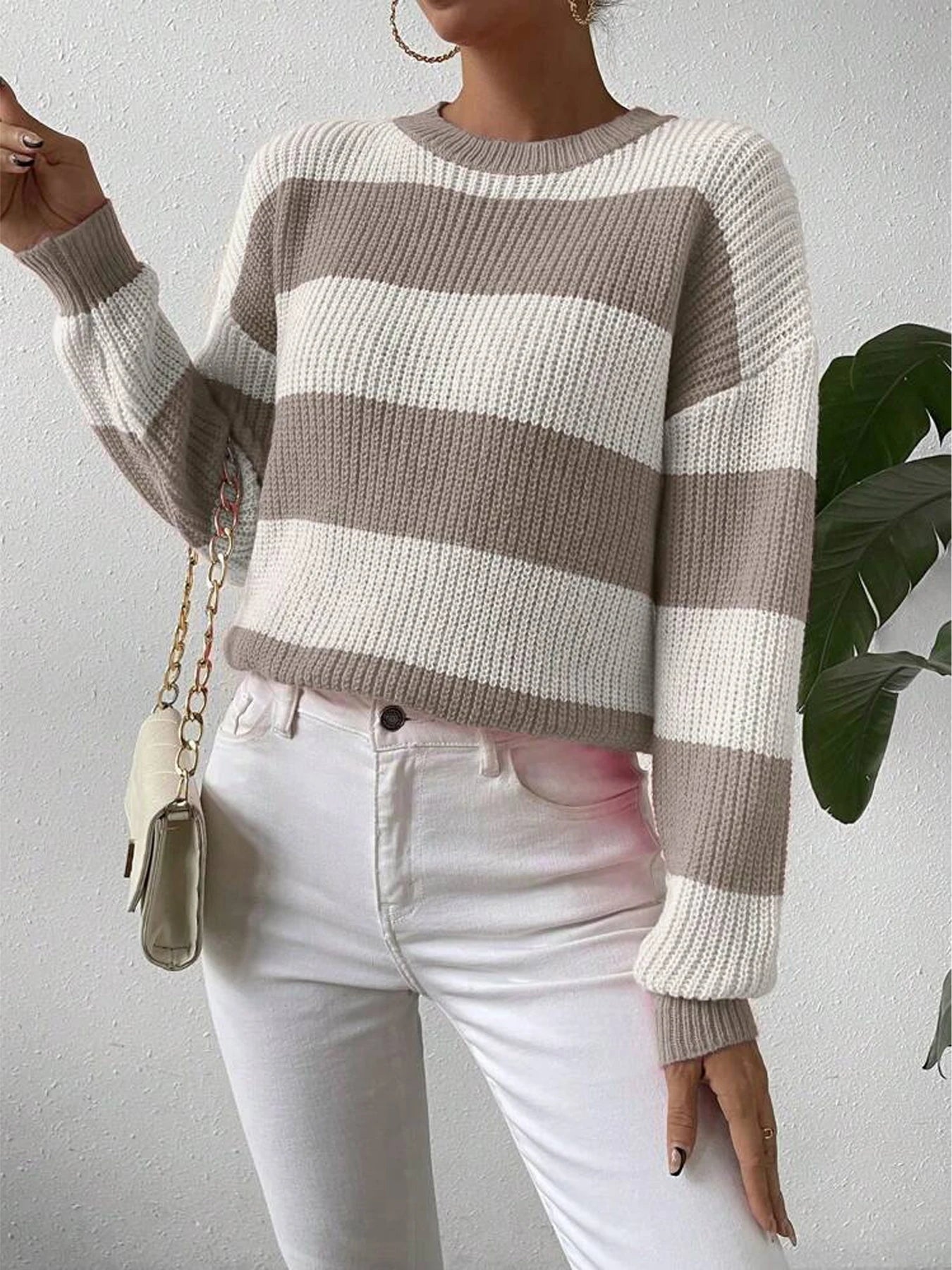 Women's autumn and winter contrasting striped round neck pullover knitted sweater voguable