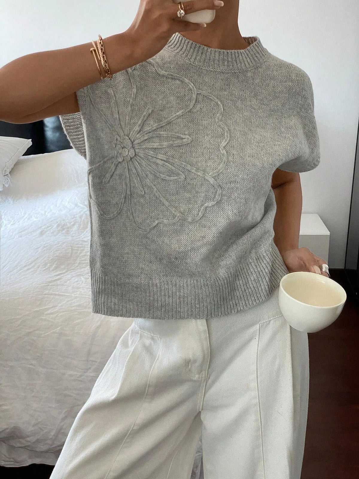 Elegant 3D floral pattern round neck knitted sweater vest for women's clothing voguable