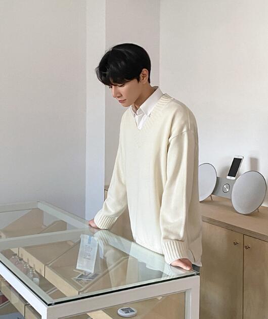 Voguable men's V-Neck Sweater Korean fashion Spring And Autumn loose  knitted thin outerwear clothes vingtage basic tops male 9Y4236 voguable