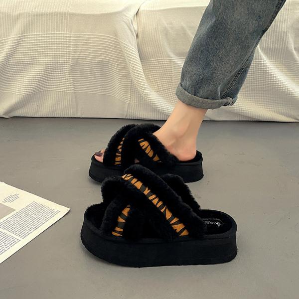 Slippers Casual Shoes Flock Platform Med Slipers Women Fur Flip Flops Slides Luxury Flat Plush PU Rubber Basic Fur Shoes Wo voguable