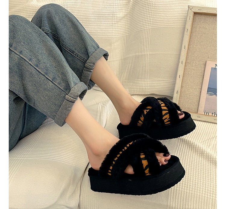 Slippers Casual Shoes Flock Platform Med Slipers Women Fur Flip Flops Slides Luxury Flat Plush PU Rubber Basic Fur Shoes Wo voguable